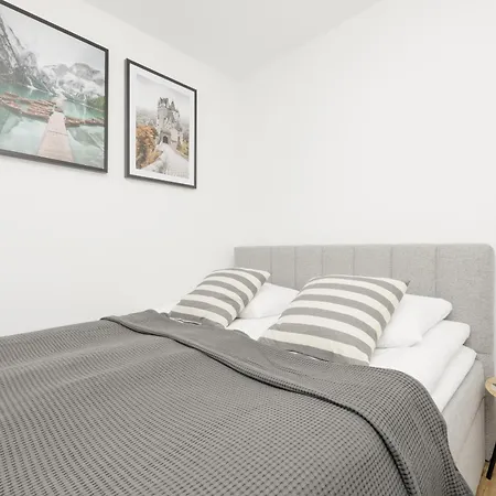 Apartment Elegant Grey Wspolna Srodmiescie In By Renters *