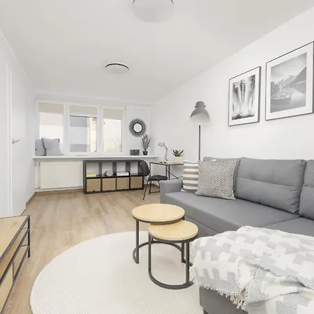 Elegant Grey Wspolna Srodmiescie In By Renters * Βαρσοβία