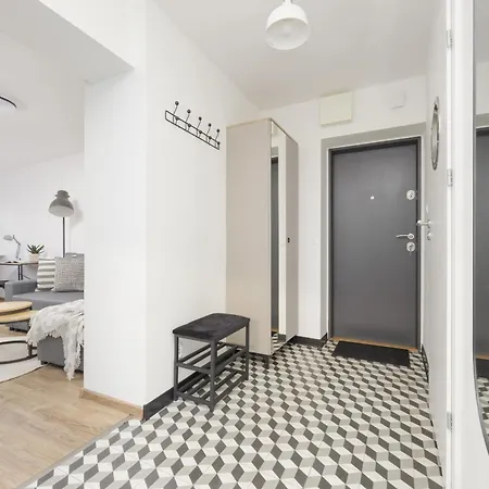 Lejlighed Elegant Grey Wspolna Srodmiescie In By Renters Warszawa