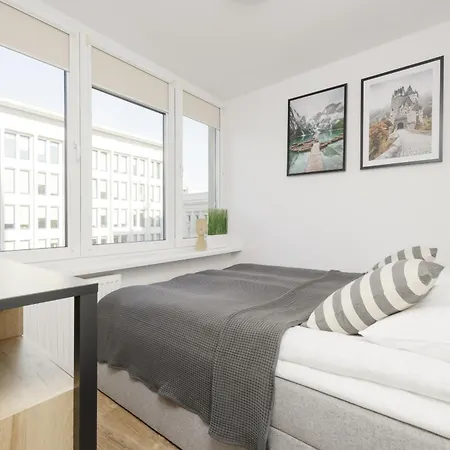 Elegant Grey Wspolna Srodmiescie In By Renters Διαμέρισμα *